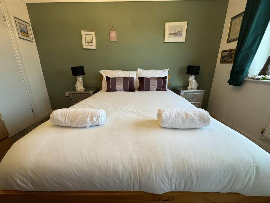 Family Getaway - 4-bed In Holiday home *